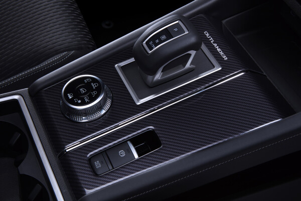 ДЕКОРАТИВНА НАКЛАДКА ЦЕНТРАЛЬНОЇ КОНСОЛІ (для авто до 2025MY)